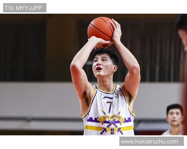 张庆鹏的篮球之路：从青涩少年到职业巨星的奋斗历程与心路历程